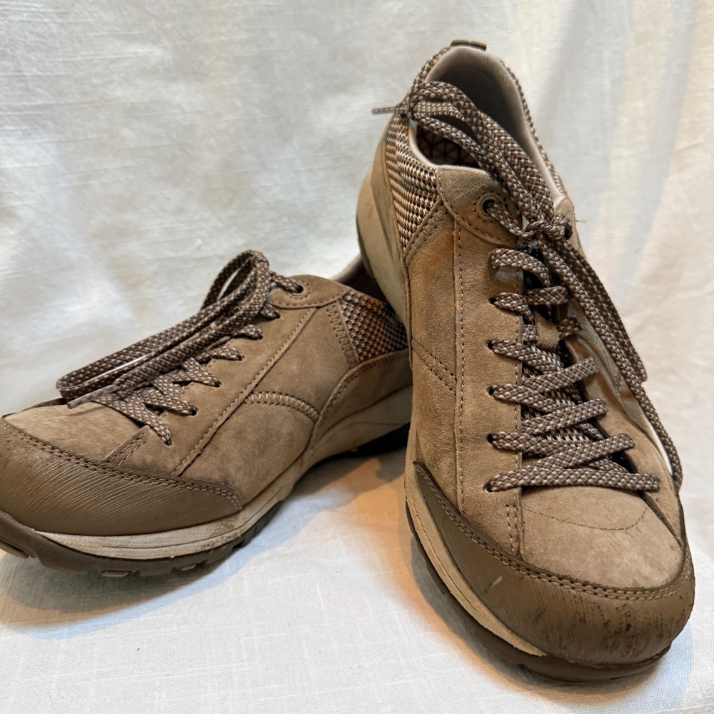 Dansko Paisley Walking Shoes 8-7.5 taupe Suede Waterproof Vibram Slip Resist